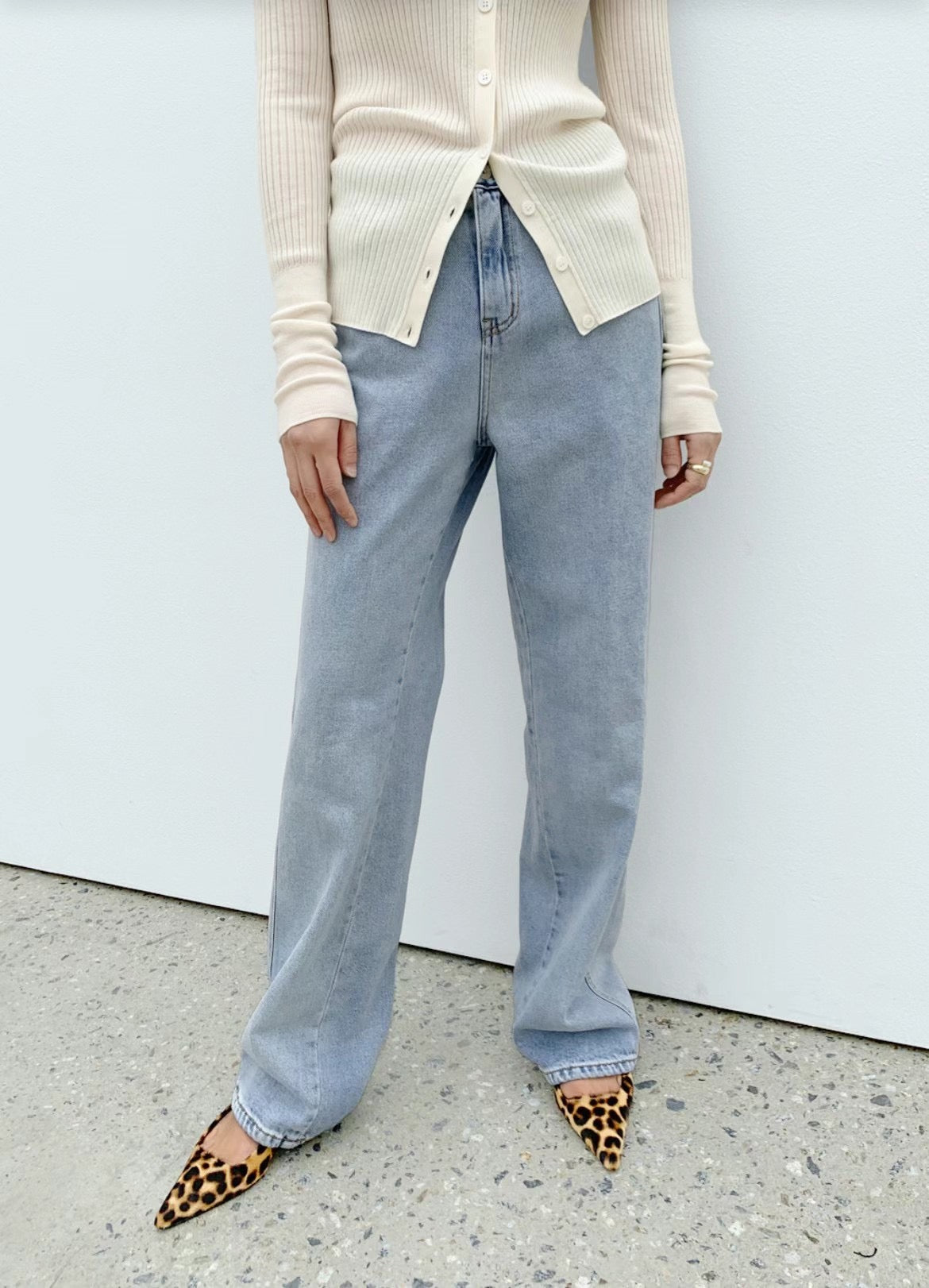 (Premium) Straight-cut Pleated Details Jeans