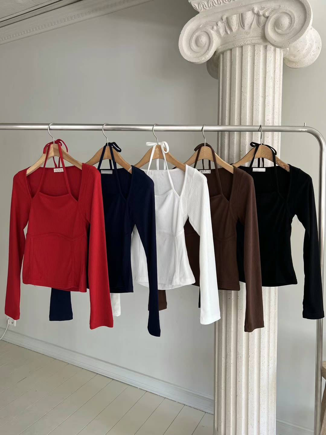 (Premium) Tied-Neck Slim Tee