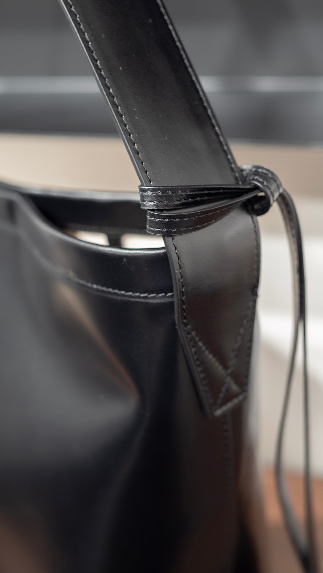 (Premium) Designer Brand - Calf Leather Bucket Tote Bag